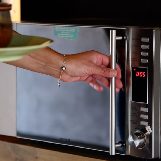 Four micro onde &agrave; disposition dans le hall de l'h&ocirc;tel