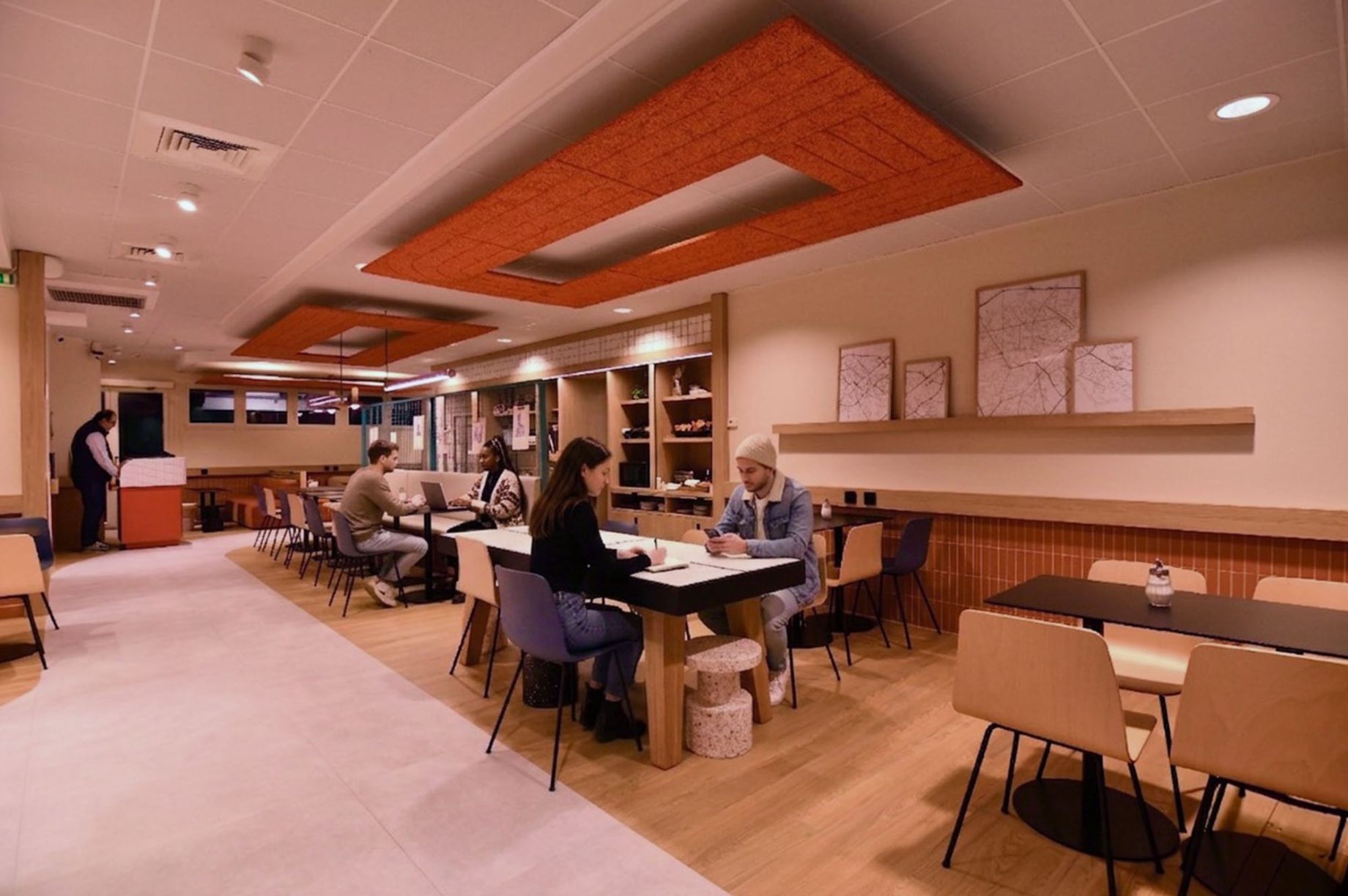 Lobby de l'hôtel Ibis budget cholet